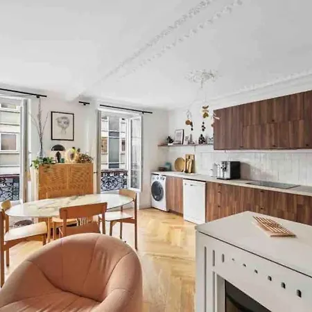 Design In Le Marais * باريس